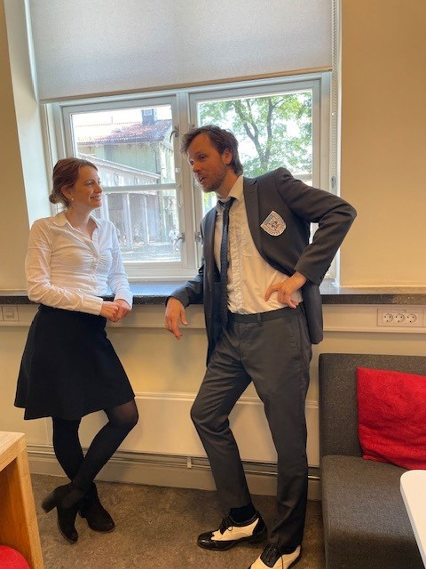 to lærere som snakker på personalrommet