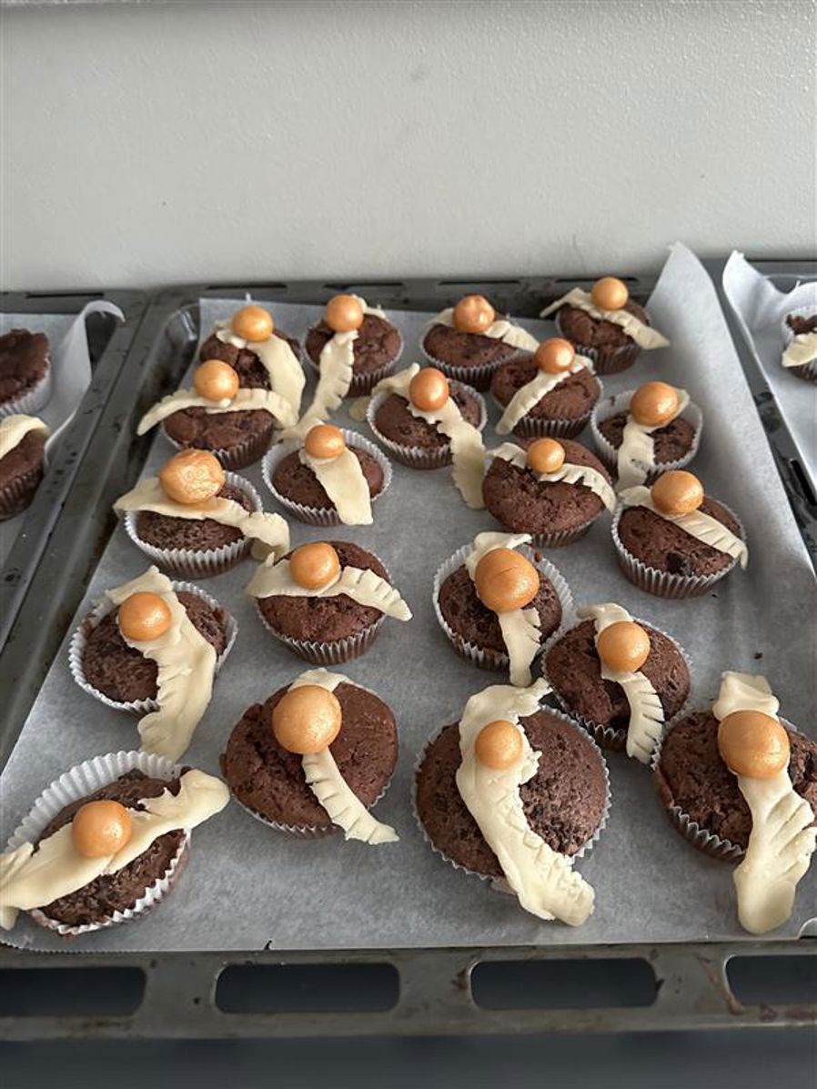 Et brett med muffins